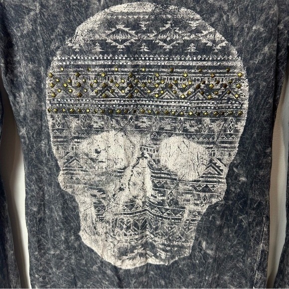 Daytrip Y2K Gray Acid Wash Skull Stud Graphic Long Sleeve Top Medium Grunge - Picture 4 of 10